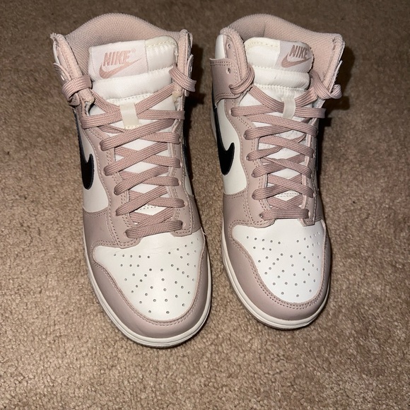 Nike 2022
Wmns Dunk High 'Fossil Stone' Authentication email available - Picture 3 of 5